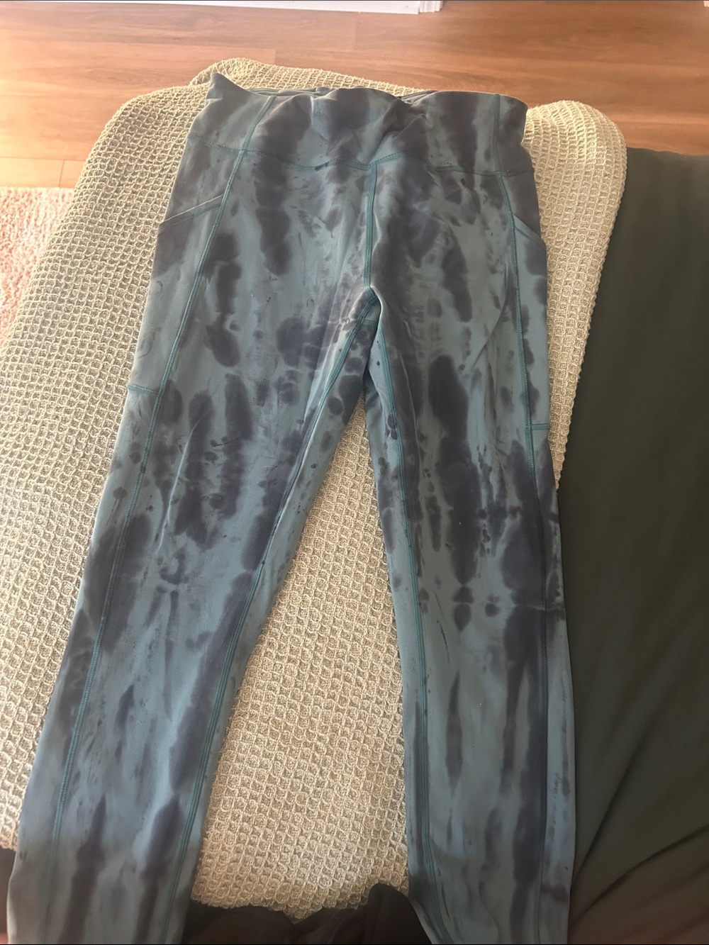 Lululemon ti dye with pockets